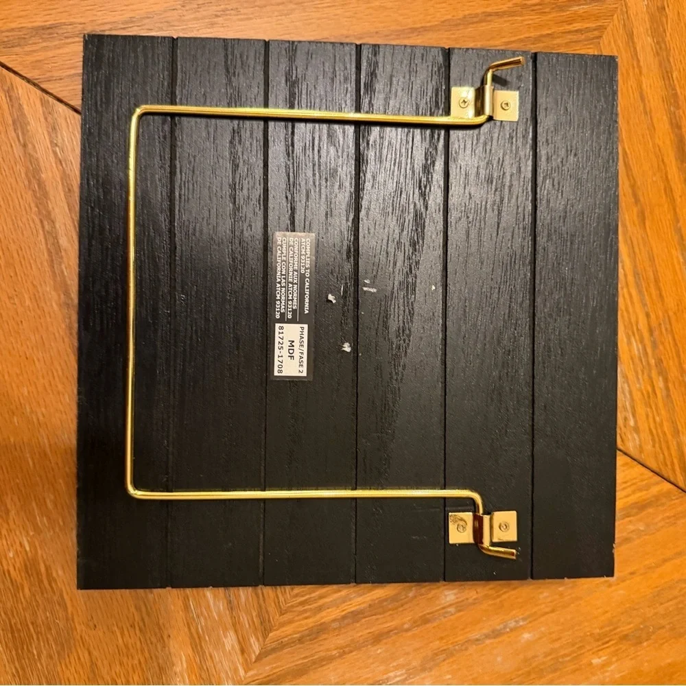 Black and Gold Paw Print Wall Clip Decor